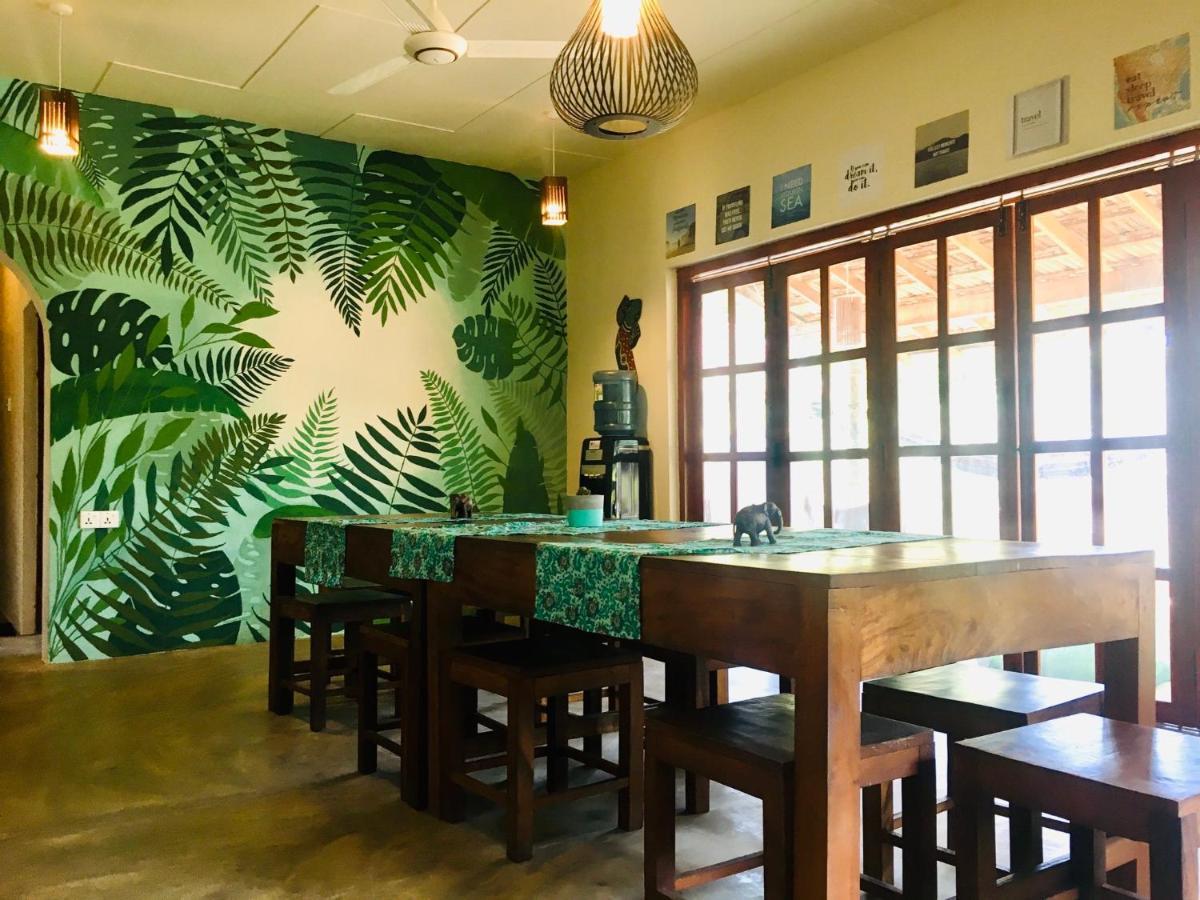 Little Lagoon Hostel Аругам Экстерьер фото