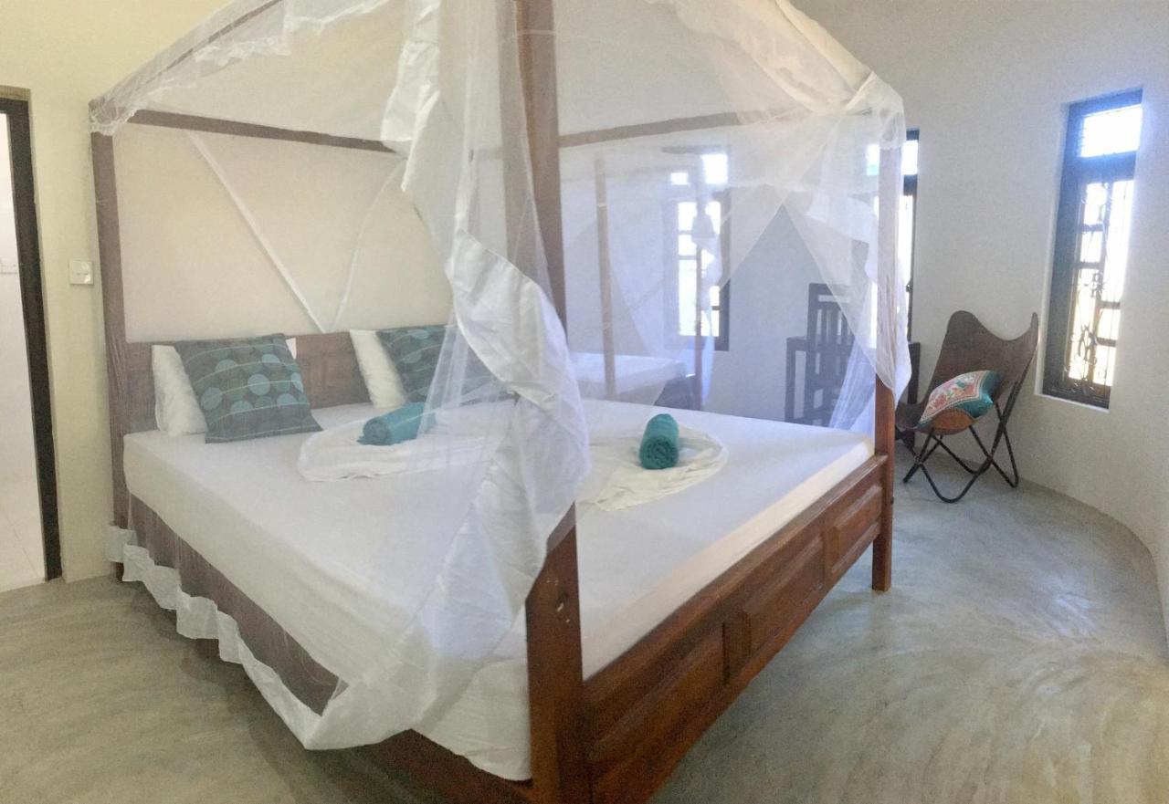 Little Lagoon Hostel Аругам Экстерьер фото