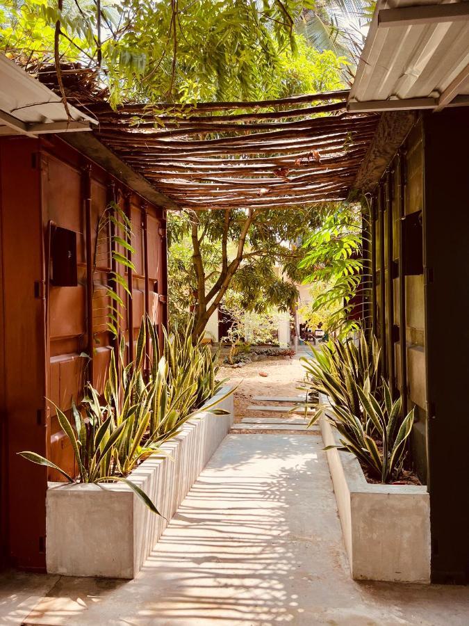 Little Lagoon Hostel Аругам Экстерьер фото