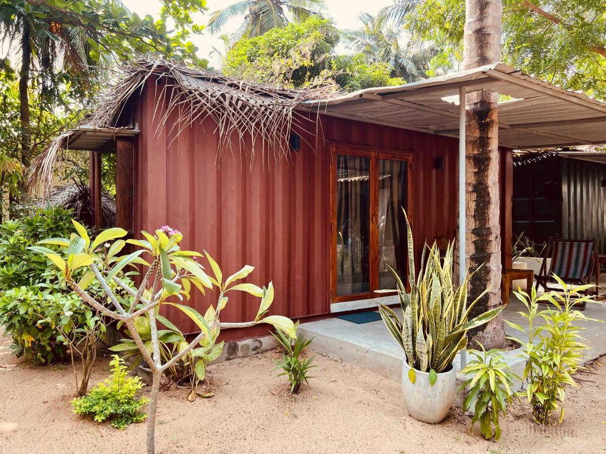 Little Lagoon Hostel Аругам Экстерьер фото
