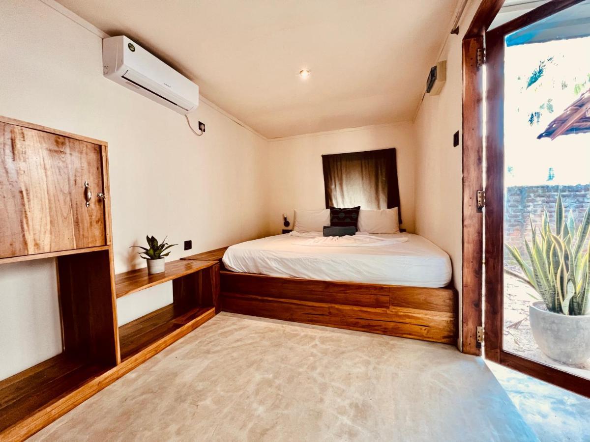 Little Lagoon Hostel Аругам Экстерьер фото