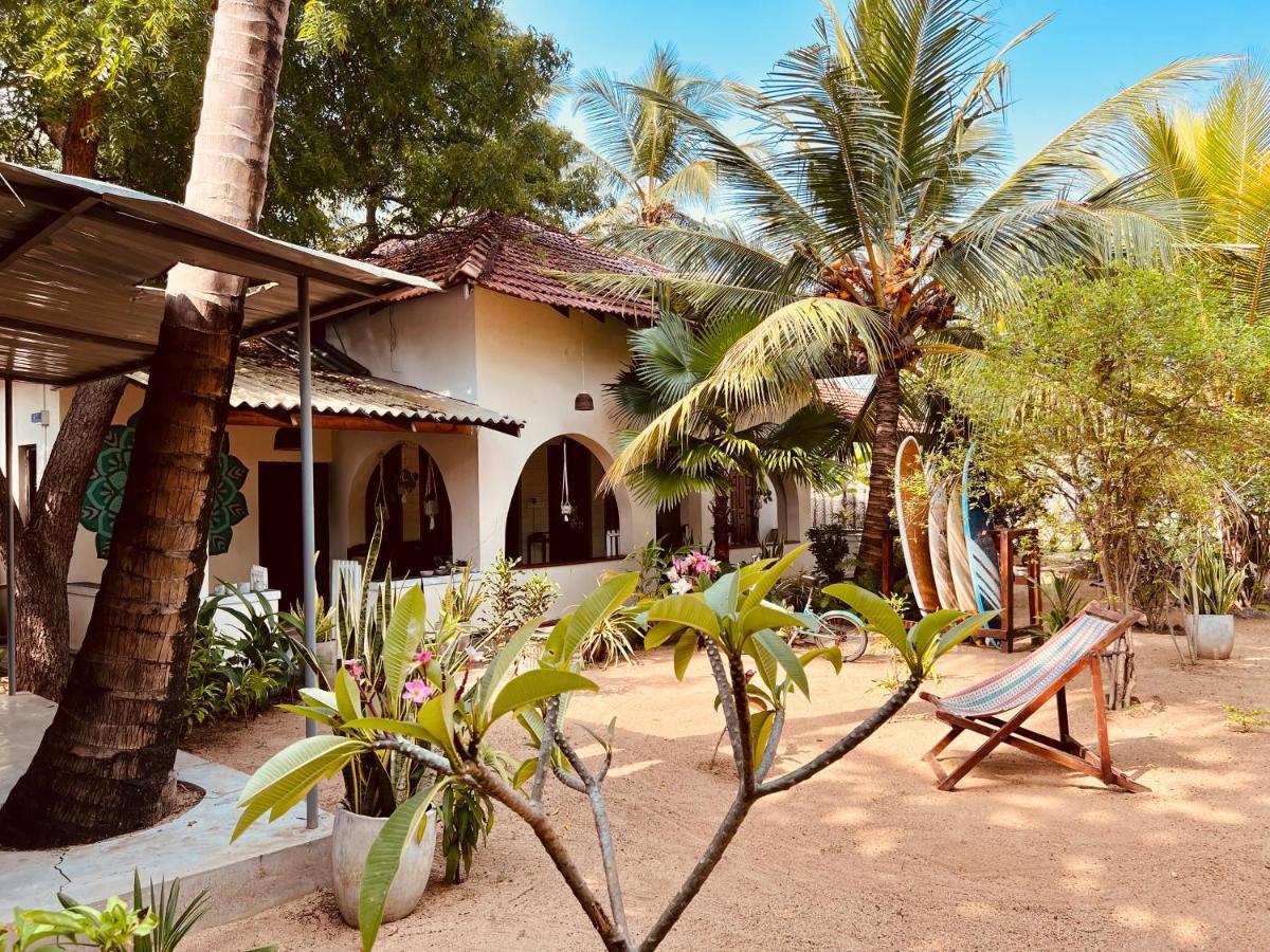 Little Lagoon Hostel Аругам Экстерьер фото
