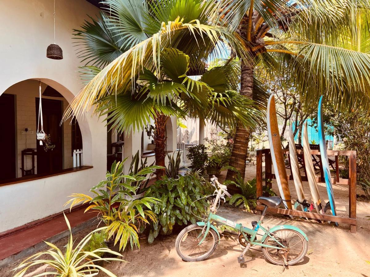 Little Lagoon Hostel Аругам Экстерьер фото