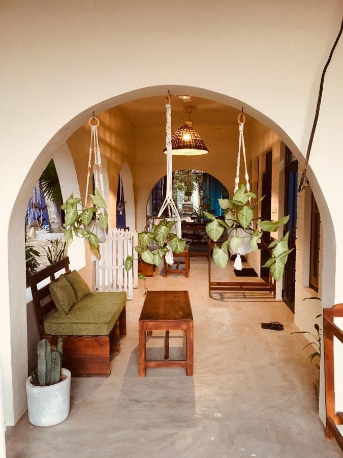 Little Lagoon Hostel Аругам Экстерьер фото