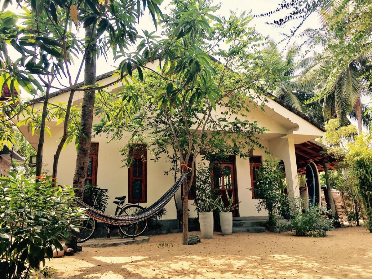Little Lagoon Hostel Аругам Экстерьер фото