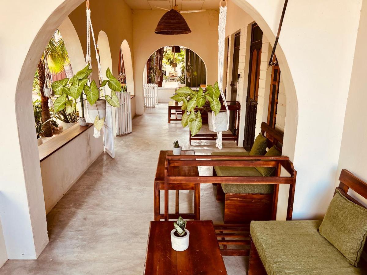 Little Lagoon Hostel Аругам Экстерьер фото
