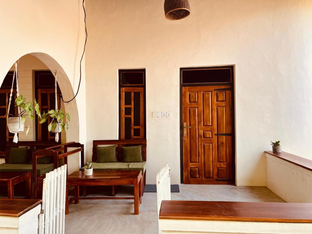 Little Lagoon Hostel Аругам Экстерьер фото