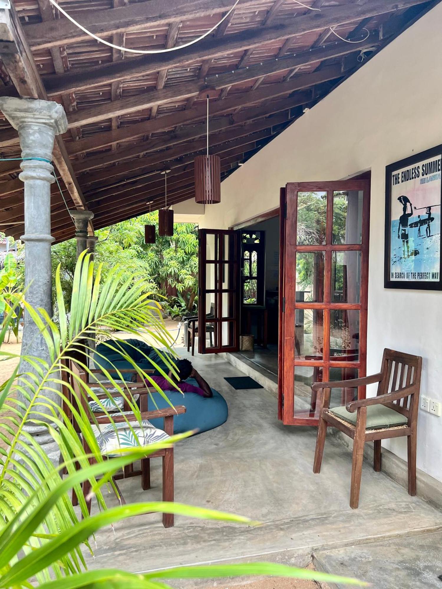 Little Lagoon Hostel Аругам Экстерьер фото