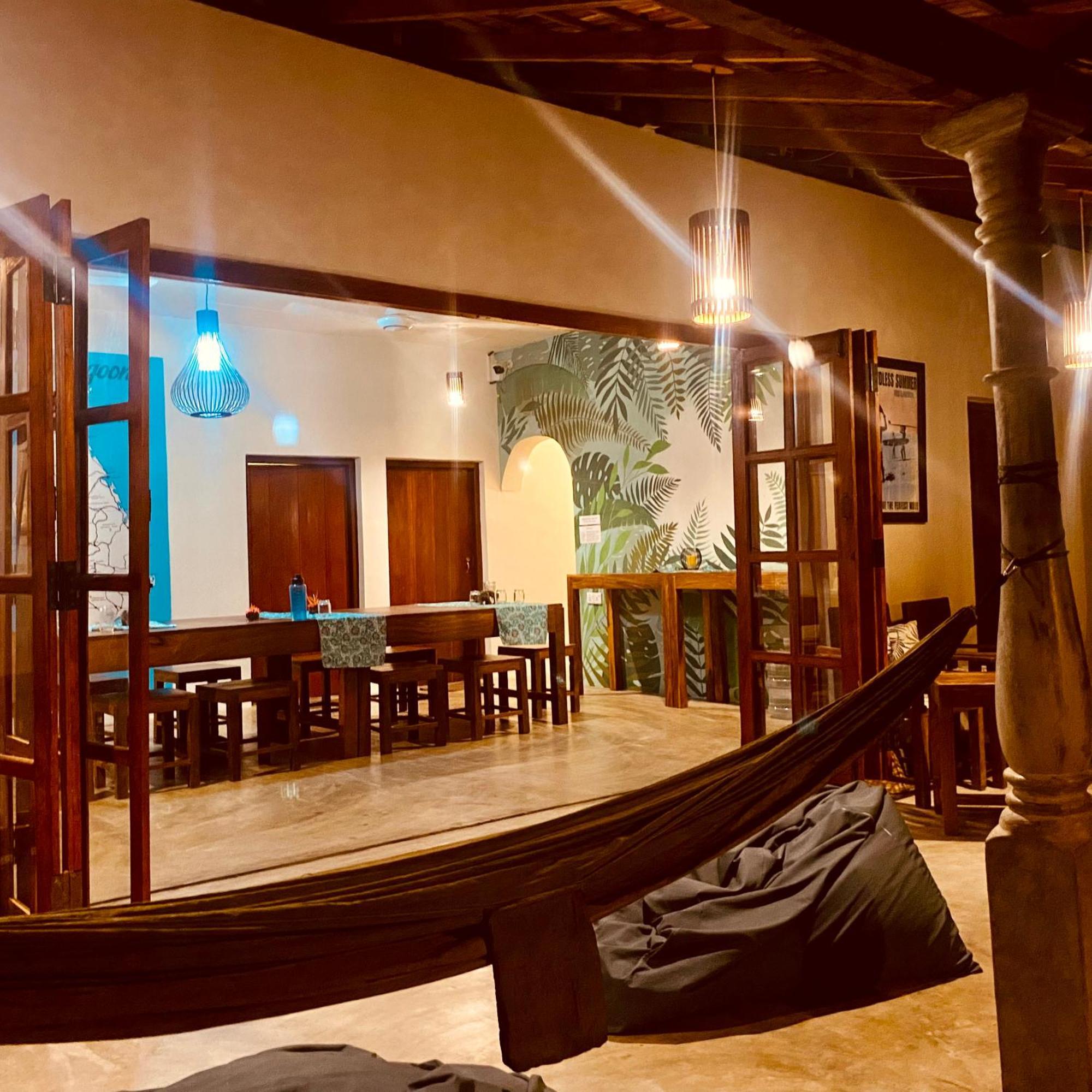 Little Lagoon Hostel Аругам Экстерьер фото