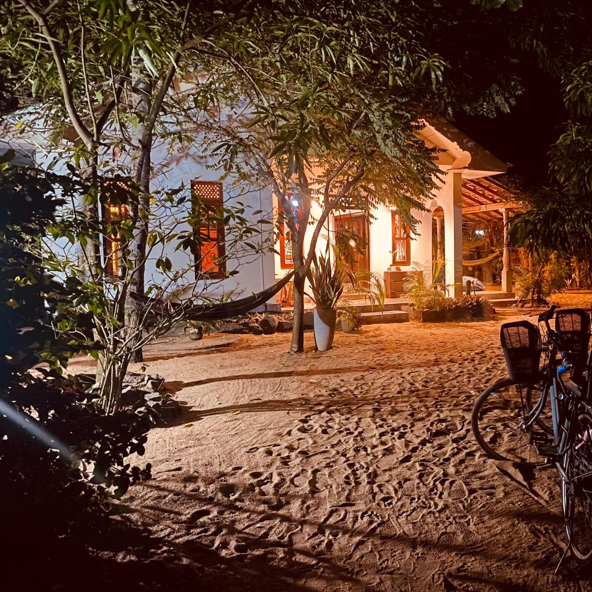 Little Lagoon Hostel Аругам Экстерьер фото