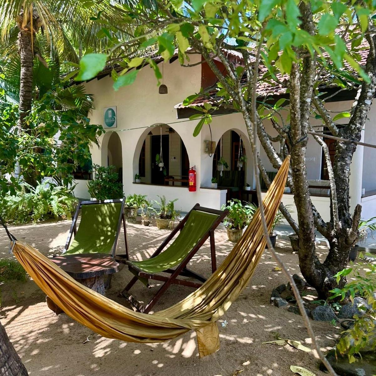 Little Lagoon Hostel Аругам Экстерьер фото