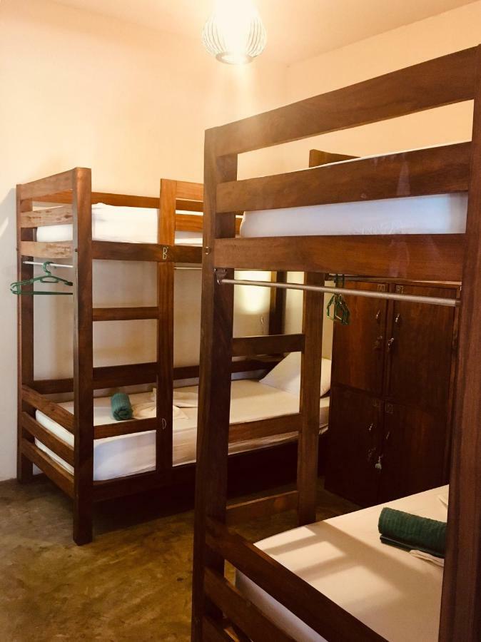 Little Lagoon Hostel Аругам Экстерьер фото