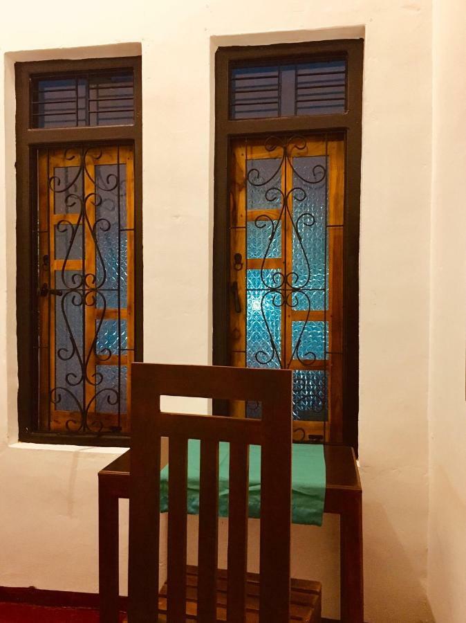 Little Lagoon Hostel Аругам Экстерьер фото